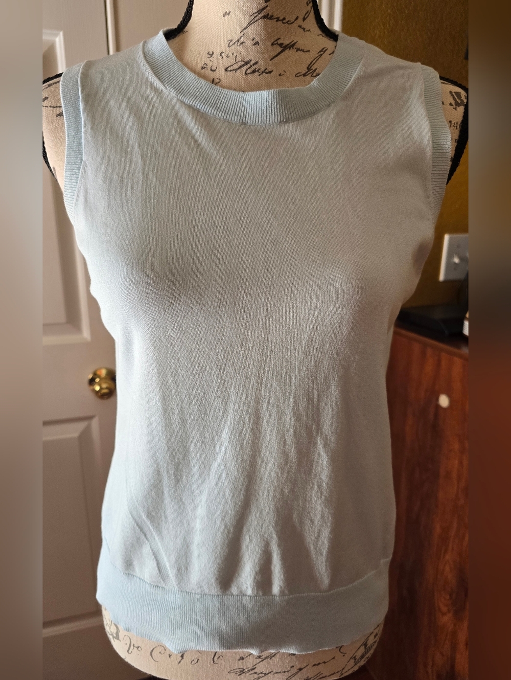 Banana Republic Light Blue Sleeveless Knit Tank Size M